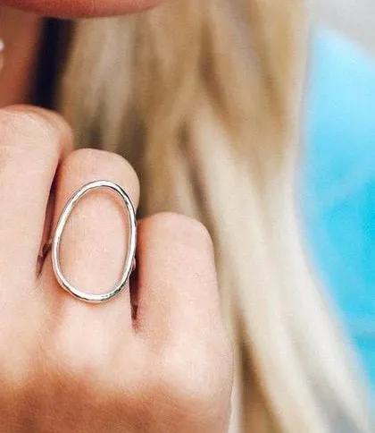 Curved Oval Ring (Silver)