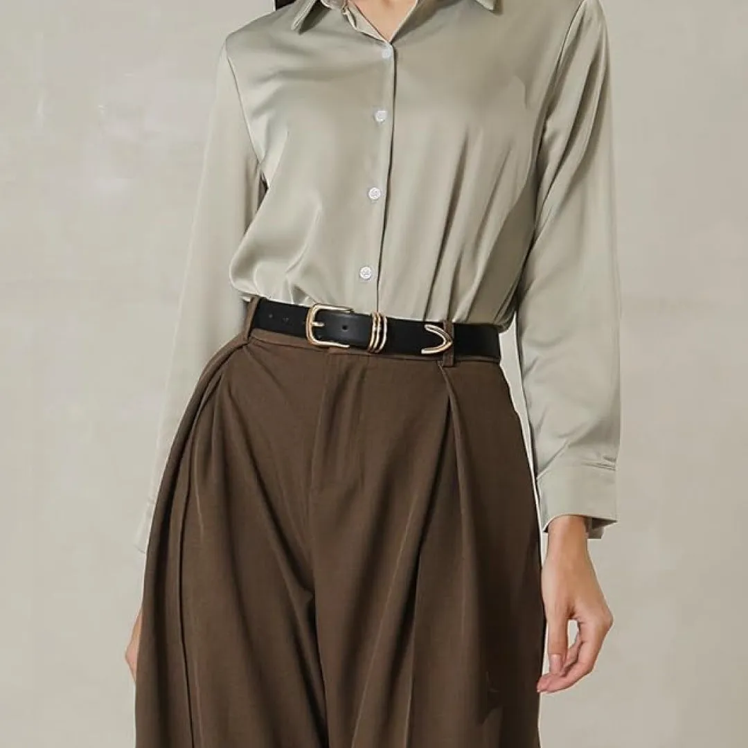 Elegant Leather Belt with Gold Buckle