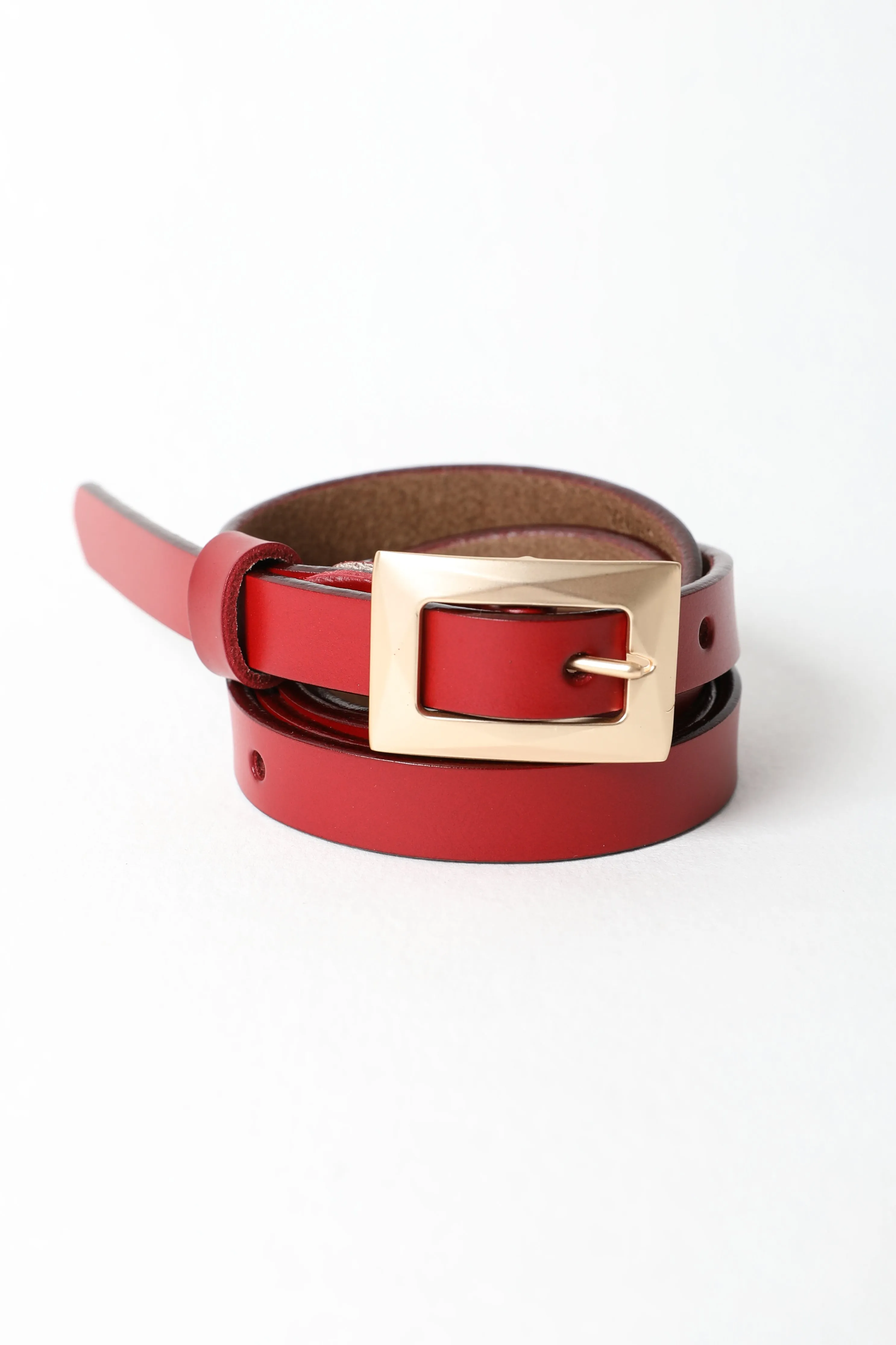 Gold Buckle Skinny Belt – Chic and Elegant