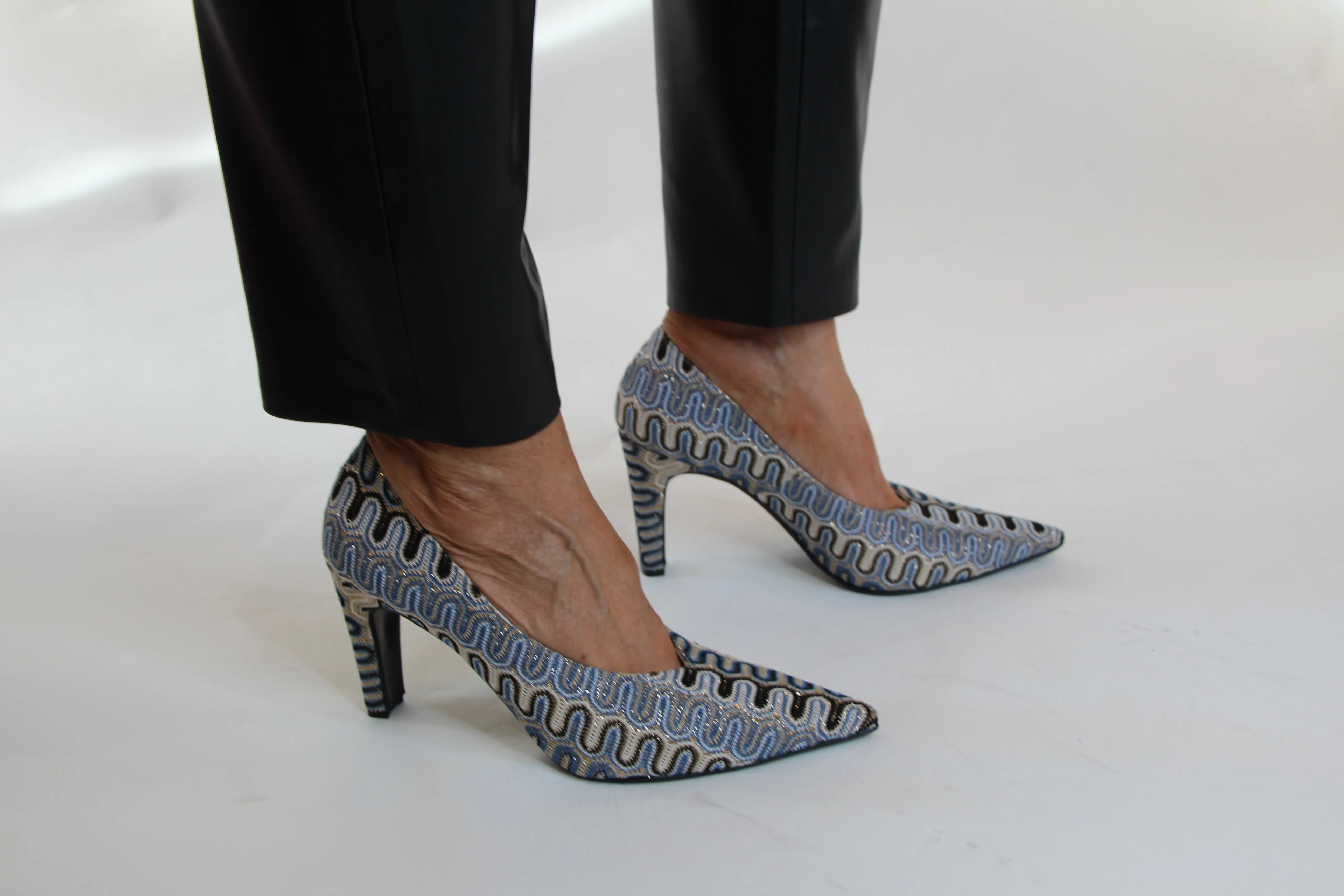 Marian Blue Print V-Cut  Shoe